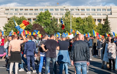 Manifestaţii paşnice împotriva violenţei şi extremismului sunt organizate duminică, 20 septembrie, în mai multe oraşe din România: Bucureşti, Iaşi, Oradea şi Timişoara. Sursă foto Shutterstock