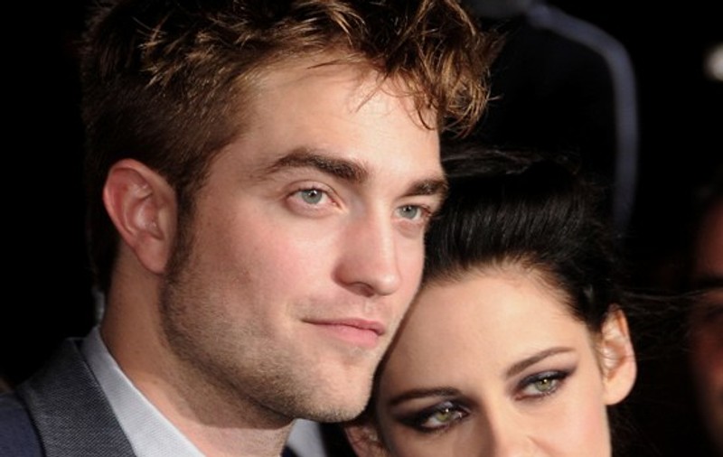 Sunt unul dintre cele mai celebre cupluri din lume, dar nu au voie să apară împreună! Vezi de ce "vampirii" Robert Pattinson şi Kristen Stewart au această interdicţie!