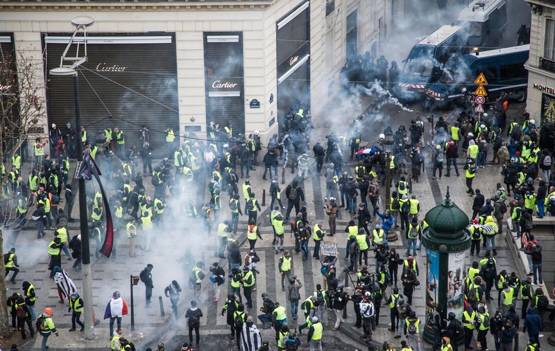 Ce ar fi amplificat protestele violente din Franța. Acuzații la adresa rușilor