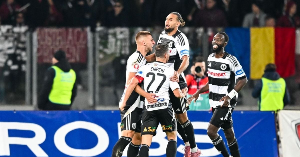 Jucătorii de la U Cluj se bucură după un golmarcat în întâlnirea cu CFR Cluj, în Superligă, 29 septembrie 2025