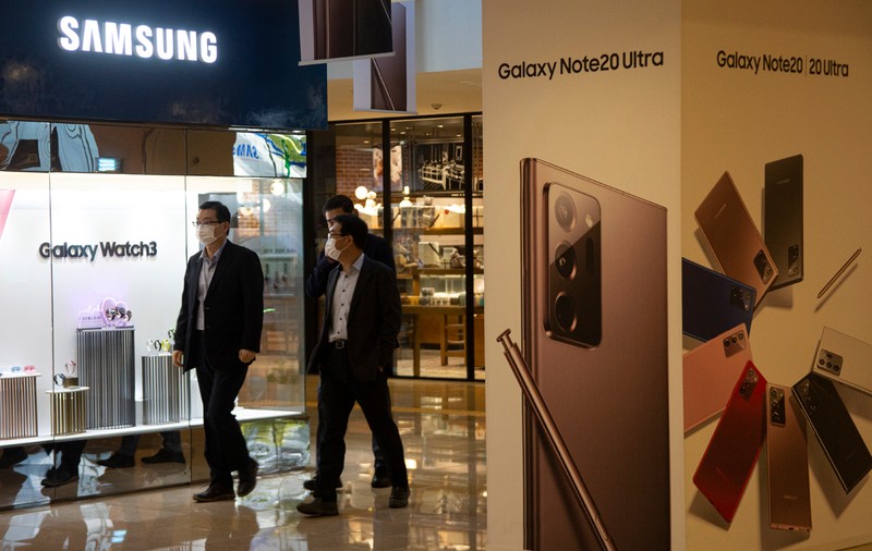 Efectul sancțiunilor SUA: Samsung a depășit Huawei și a redevenit cel mai mare producător de telefoane din lume