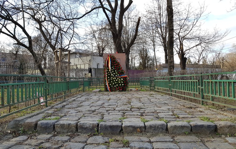 Un fost coleg al jurnalistului belgian Danny Huwe, ucis în Revoluția din 1989, face apel la autoritățile române: "Puneți-i numele înapoi pe monument!"