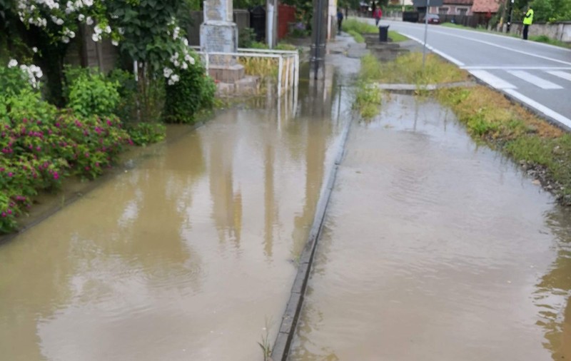 Cod portocaliu de inundaţii pe râuri din Tulcea şi Constanţa. Cod galben pe râuri din 35 de judeţe