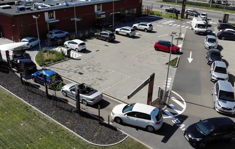 Cozi de trei ore la McDonald's în Franța. Oamenii se agață de vechile gusturi