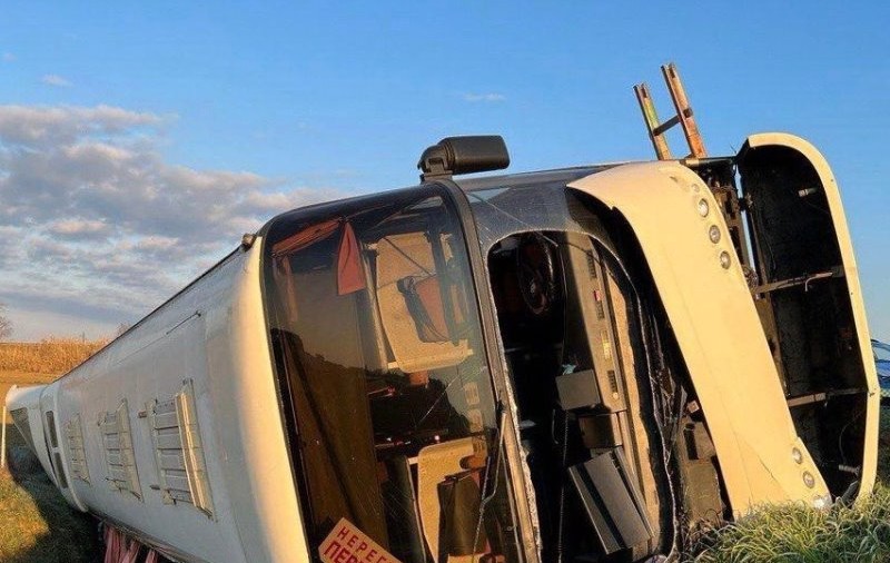 Un autobuz plin cu refugiați ucraineni s-a răsturnat în Italia. O femeie a murit și mai multe persoane au fost rănite