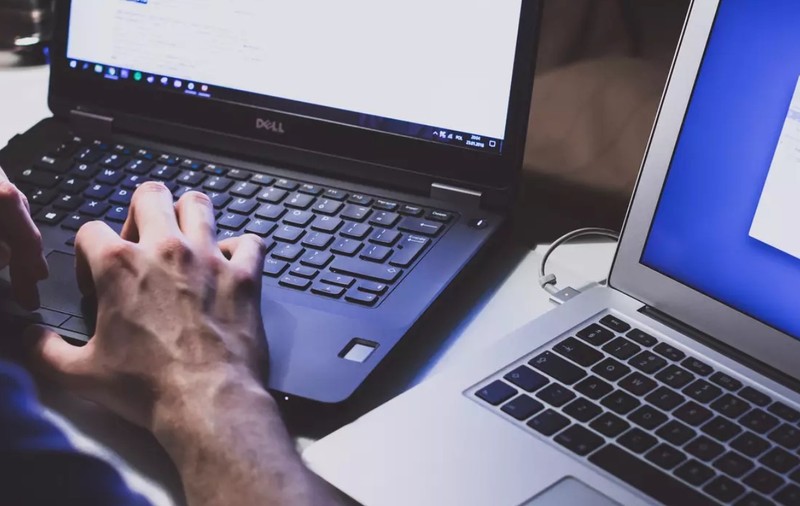 Ce trebuie să conțină o notă de informare privind prelucrarea datelor personale pe un site?