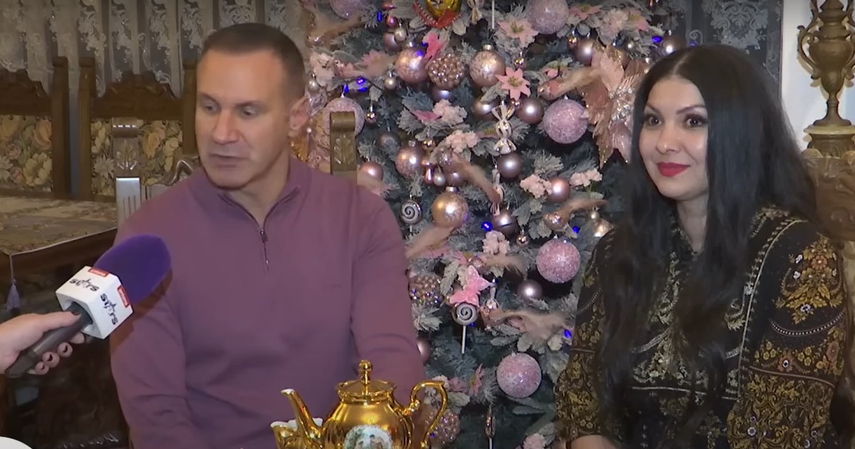 Medana și Alin Oprea în casa lor decorată de Crăciun