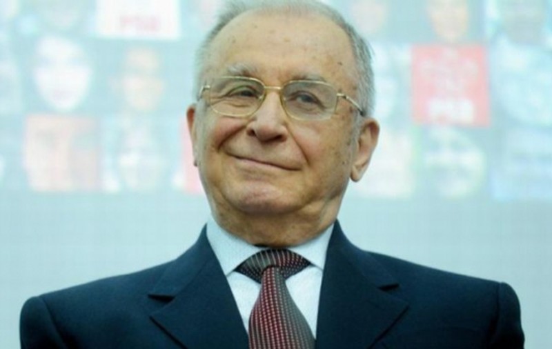 Ion Iliescu locuiește într-un apartament de lux, luat la preț de nimic. Cât a dat pe casă | FOTO