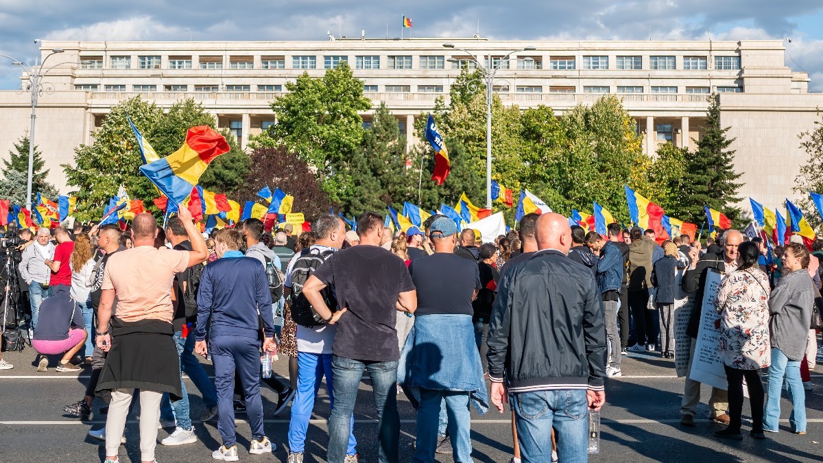 Manifestaţii paşnice împotriva violenţei şi extremismului sunt organizate duminică, 20 septembrie, în mai multe oraşe din România: Bucureşti, Iaşi, Oradea şi Timişoara. Sursă foto Shutterstock