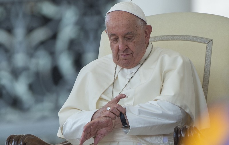 Papa Francisc vizitează Corsica după ce a refuzat să meargă la redeschiderea catedralei Notre-Dame din Paris