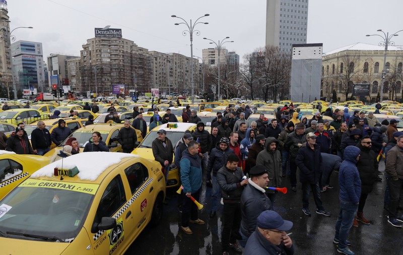 UPDATE Restricții de circulație în București din cauza protestului transportatorilor. Aceștia cer modificarea legii taximetriei