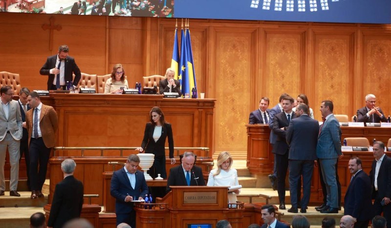 A început votul decisiv pentru Guvernul Mureșan în Plenul Parlamentului. SUrsă foto: Eli Driu
