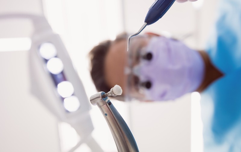 5 semne că ai nevoie de o igienizare dentară profesională