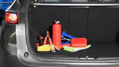 triunghi-cric-stingator-portbagaj-masina