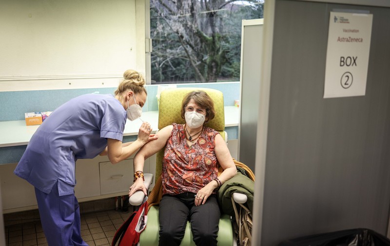 Franța recomandă o singură doză de vaccin pentru persoanele care au fost infectate cu COVID