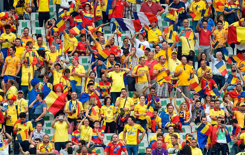 România-Elveția 1-1. UEFA poate sancționa FRF din cauza torțelor aprinse de fanii tricolorilor