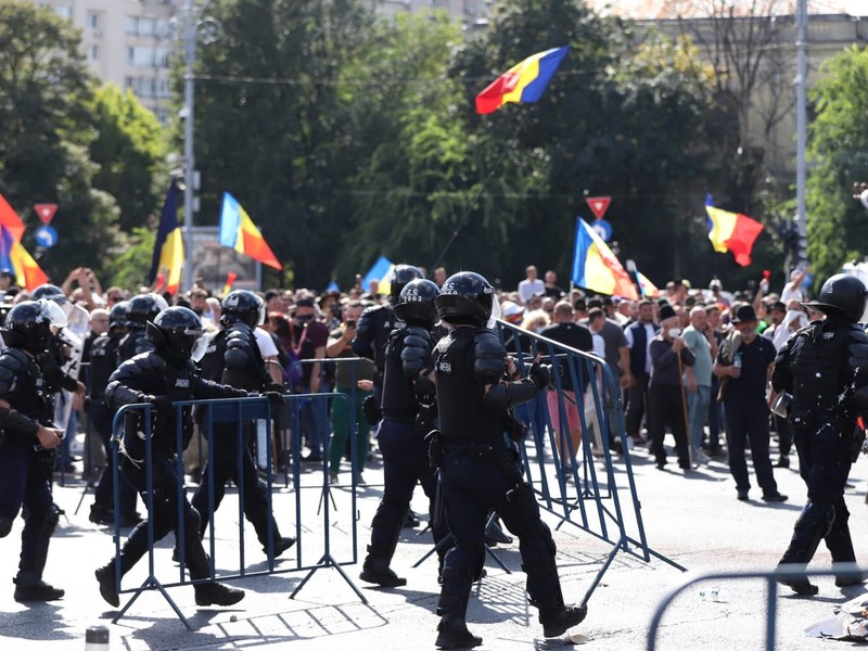 Violențele de la protestul fermierilor din Piața Victoriei au crescut în intensitate