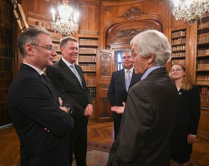 Gluma pe care Klaus Iohannis a făcut-o cu laureatul premiului Nobel pentru Fizică 2018 | FOTO