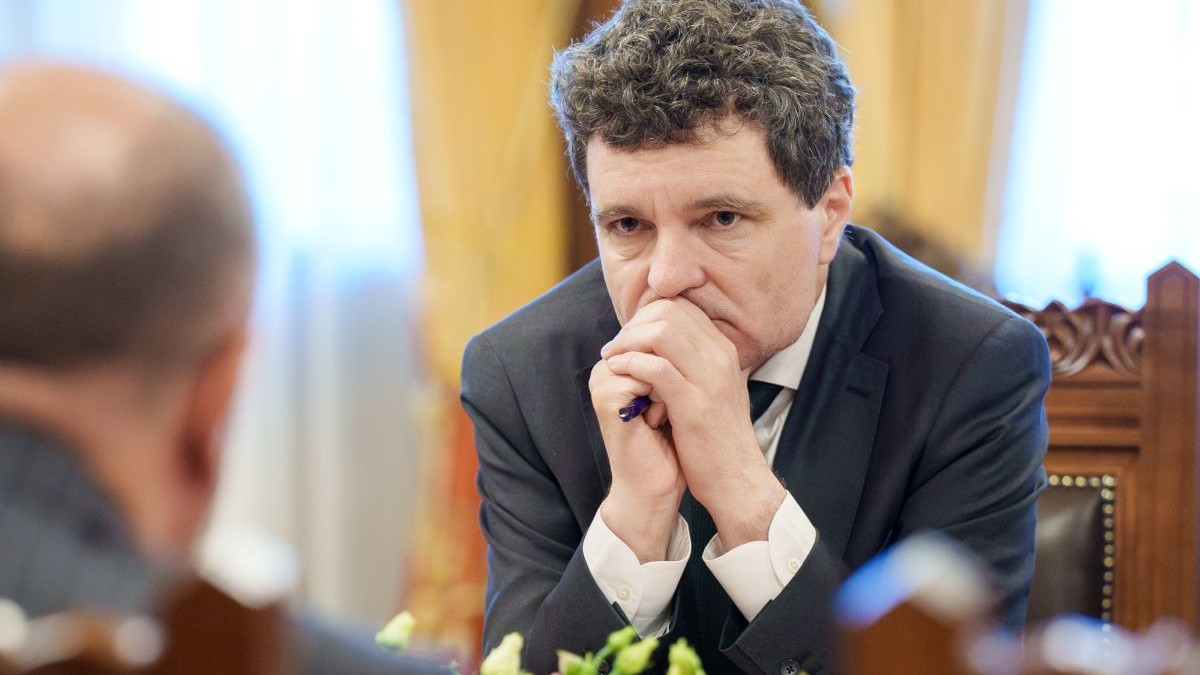 Președintele Nicușor Dan discută, îngândurat, cu reprezentanți ai mediului asociativ de afaceri, Palatul Cotroceni, 29 mai 2025
