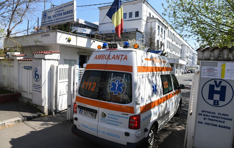 Ținuți în frig, pacienții COVID-19 de la ”Victor Babeș” din București au primit calorifere electrice după o mobilizare pe Facebook. ”Ce bine or să ne prindă astea la iarnă”