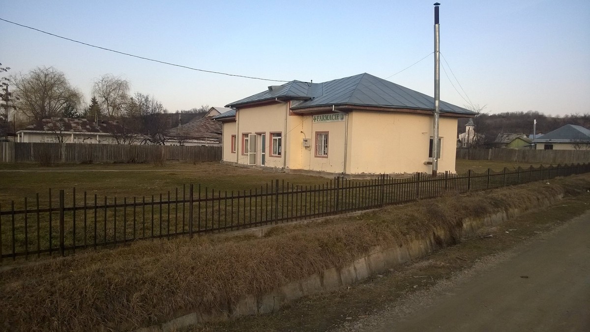 Slujba religioasă cu zeci de participanți ținută în căminul cultural. Ce au pățit organizatorii