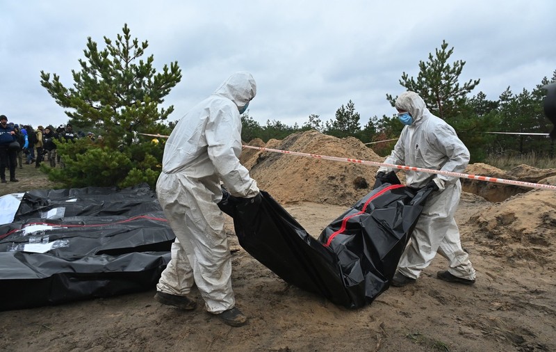 SBU a găsit noi dovezi de tortură în regiunea Donețk. 34 de cadavre au fost exhumate în orașul Sviatohirsk, alte 44 în Lîman