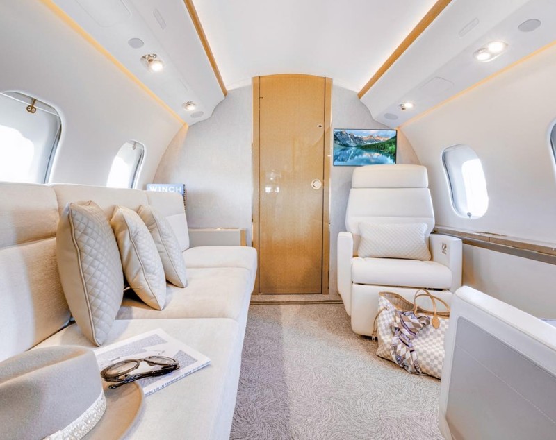 Klaus Iohannis a plecat la Adunarea Generală a ONU din SUA cu un avion privat. Ce dotări are aeronava închiriată - FOTO