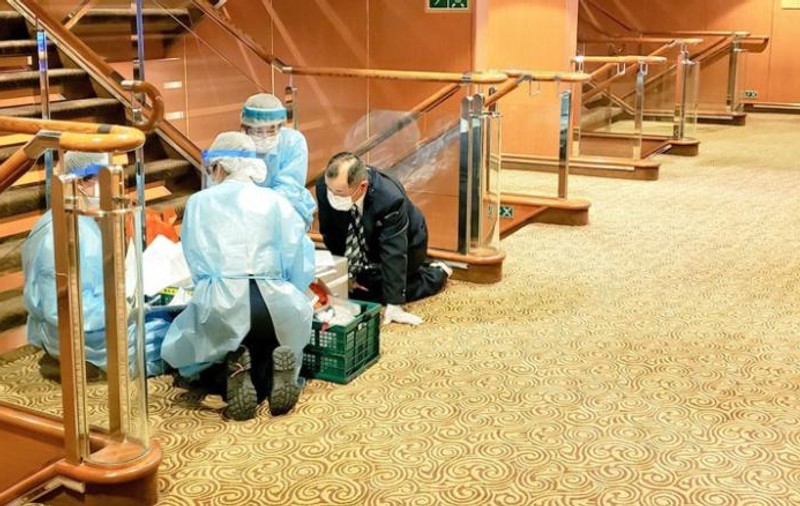 Carantină de 5 stele pentru suspecţii de coronavirus: sunt cazaţi în staţiuni de lux şi primesc tot ce cer