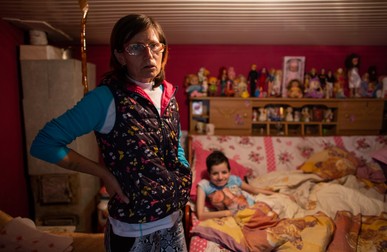 Mama lui Alex explică greutăţile cu care se confruntă fiica ei grav bolnavă