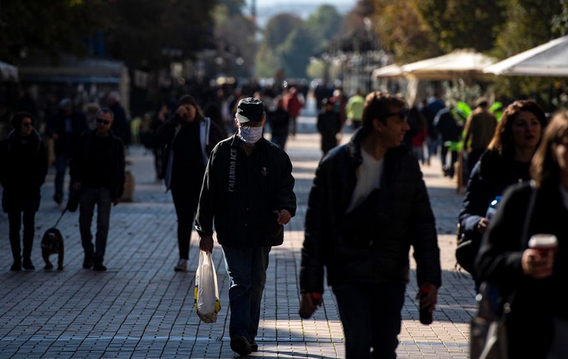 Noile tulpini ale coronavirusului „echivalează cu o nouă epidemie”, avertizează consilierul științific al Guvernului francez
