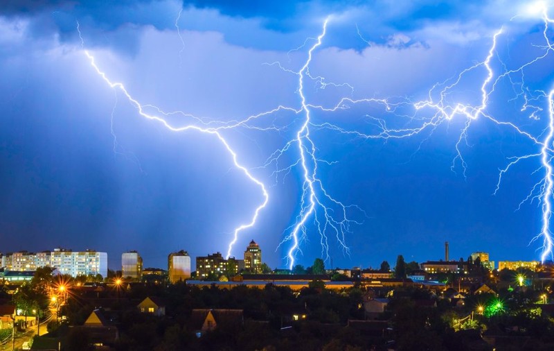 Meteorologii ANM anunță 48 de ore de furtuni cu descărcări electrice, ploi de până la 40 l/mp și instabilitate atmosferică