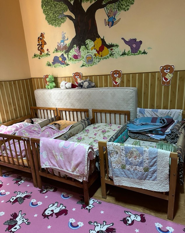 Imagini greu de privit din centrele unde copiii cu dizabilități erau ținuți încuiați cu zăvoare, ca să nu iasă din camere, în Mureș