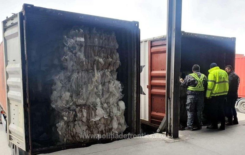 38 de tone de deșeuri de plastic, descoperite în Portul Constanța. Marfa era importată din Marea Britanie și a fost returnată