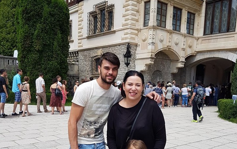 Soțul Oanei Roman, accidentat. Marius Elisei are piciorul în gips