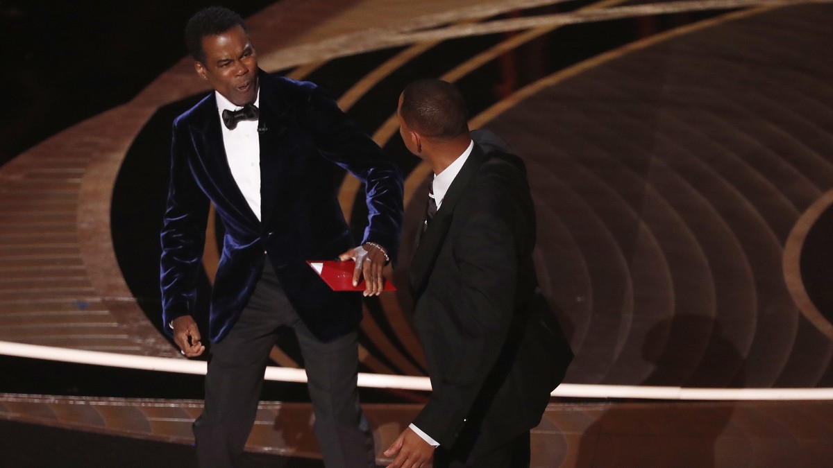 Will Smith îl lovește pe Chris Rock
