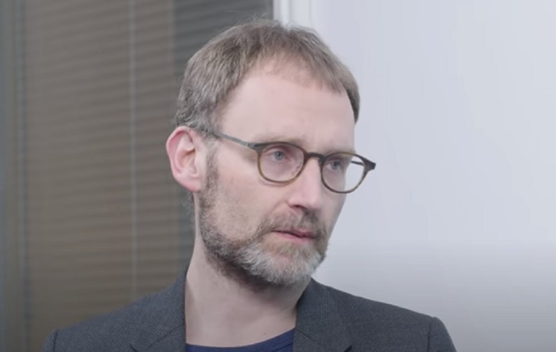 Epidemiologul care a sfătuit guvernul britanic să impună carantina a demisionat, după ce a încălcat izolarea ca să se întâlnească cu iubita