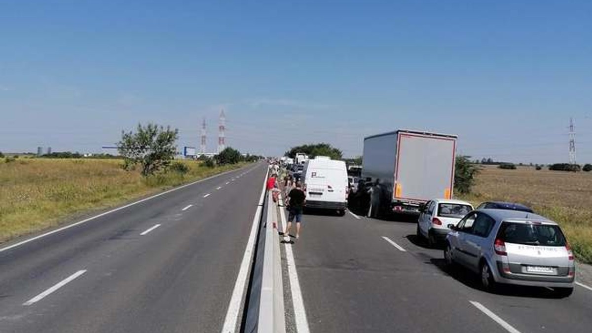 Alertă maximă în Timiș, după ce un tir încărcat cu azotat de amoniu a luat foc. Care a fost cauza accidentului