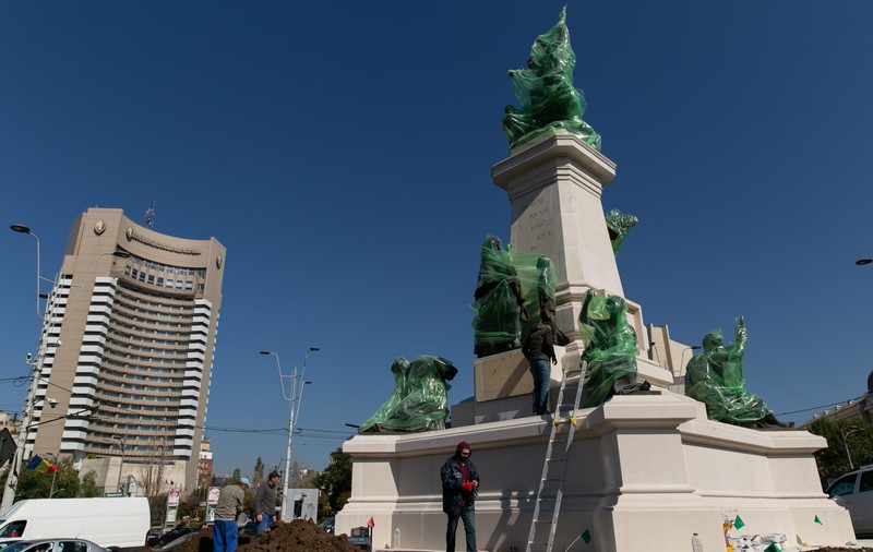 Cum arată monumentul lui Ion C. Brătianu, din Piața Universității, înainte de inaugurare