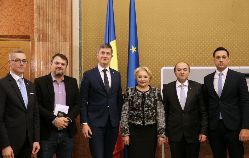 Dăncilă, după discuţia cu cei de la USR: „Întrevederea a avut loc ca urmare a apelurilor premierului la pace politică, dialog şi consens”