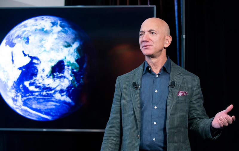 Jeff Bezos, în așteptarea călătoriei în spațiu de astăzi: „Nu știu cum mă va schimba”