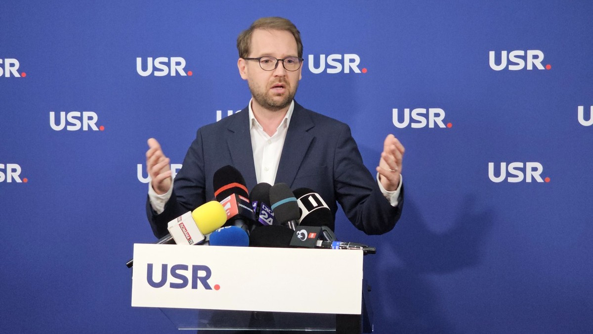 Dominic Fritz, pe 13 iunie 2025, la prima conferință de presă după ce a devenit președintele USR