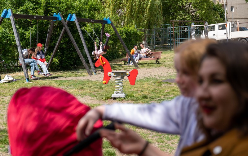Născuți în România, fugiți din calea războiului. Copiii care își trăiesc primele zile din viață ca refugiați: „Se vor întoarce într-o Ucraină liberă” 