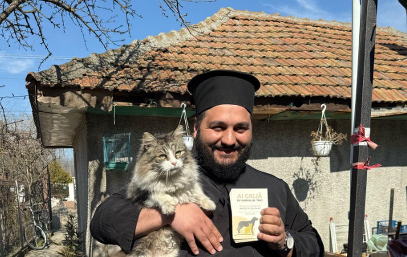 Preotul unei parohii din Ilfov a mers din poartă-n poartă pentru a-i convinge pe săteni să-şi sterilizeze câinii şi pisicile
