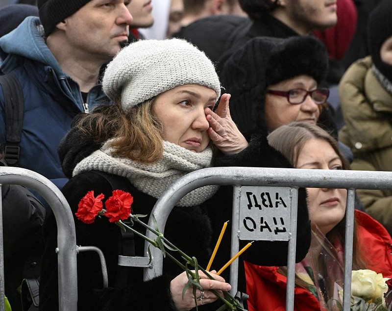 Înmormântarea lui Navalnîi: Mii de ruși au stat la coadă pentru un omagiu la mormântul opozantului. Oamenii au scandat „Rusia va fi liberă”. Peste 120 de persoane reținute