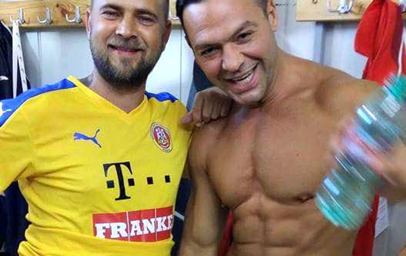 E mic tot! Fotografia care îl lasă pe Cosmin Seleși în chiloți
