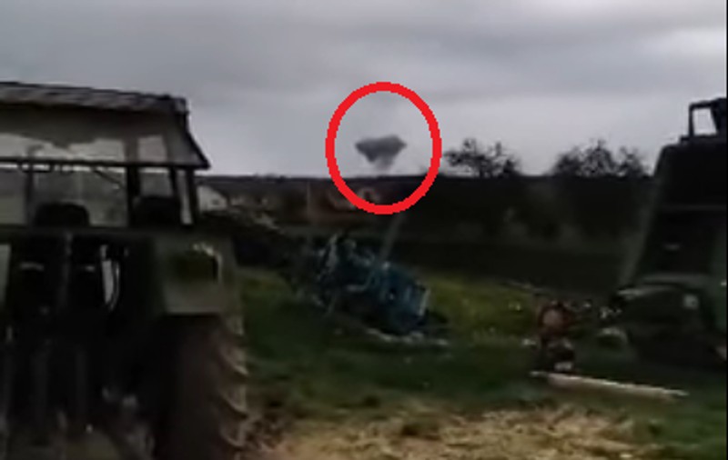 VIDEO | Un localnic a filmat momentul în care s-a prăbușit avionul MiG-21 al Armatei: Dacă pica aici? Ne omora!