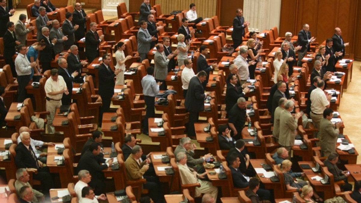 Universităţile vor putea acorda, din venituri proprii, un spor de performanţă de 10%