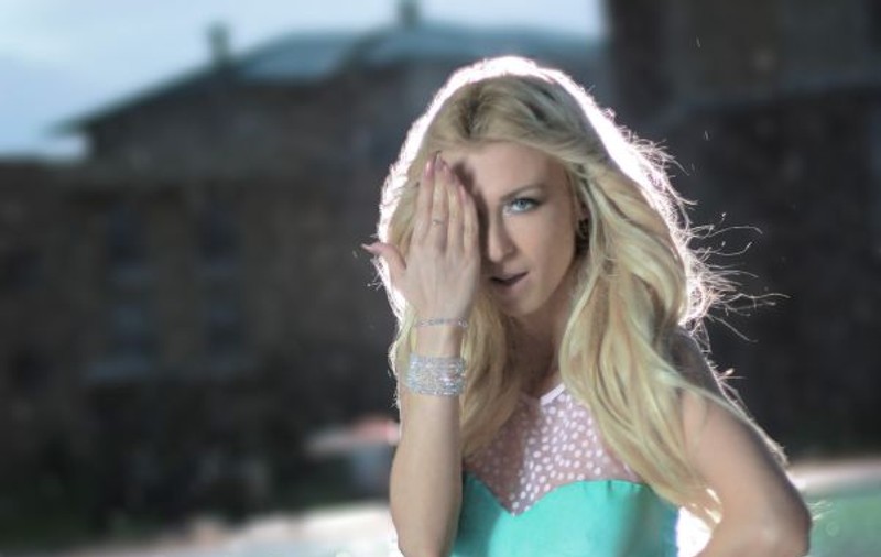 Andreea Bălan şi-a pus sănătatea în pericol! 15 ore în mijlocul unei furtuni! | FOTO/VIDEO
