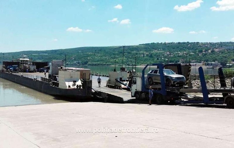 Trecerea cu bacul între Oryahovo și Bechet, suspendată din cauza vremii. Când poate fi reluat traficul