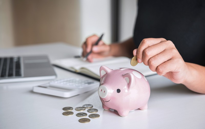 Cinci lucruri pe care să le eviți atunci când vrei să economisești